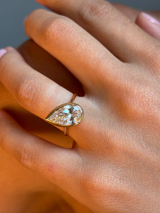 NAOMI Tilted Pear Shape Ring